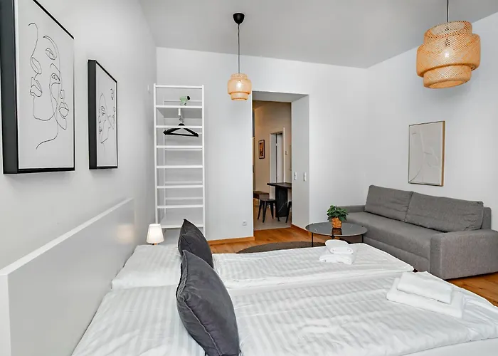High-end In Elegant Apartment *